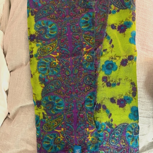 Virgin Wool Scarf - Picture 1 of 3